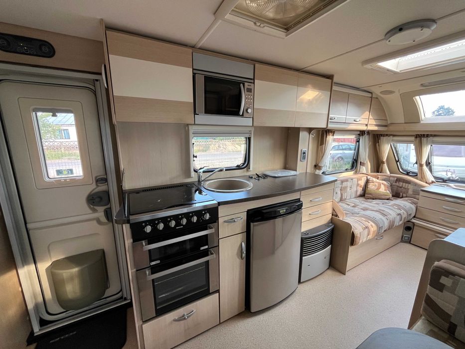 Rulota Swift Eccles Lux 2012 Neinmatriculata 5 locuri Alko ATC, Baie mare spate Cabina dus plastic Off camping Acumulator