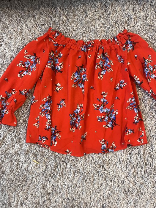 Top cu umerii goi H&M