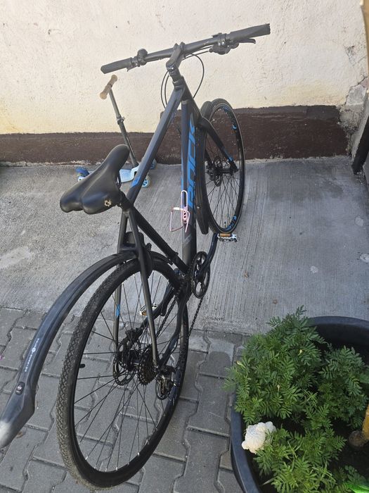 Bicicleta cu cadru de aliaj