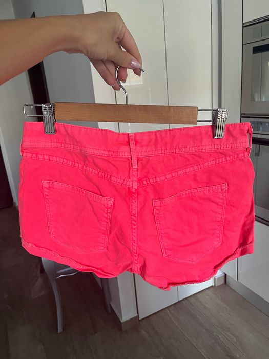 Blugi scurti roz