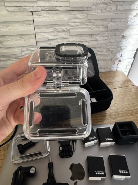Vand GoPro Hero 11 Black + kit + 4 baterii 100%
