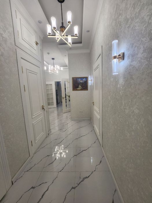 Новостройка квартира сотилади(қизиқ бўса нархи келишилади),ўзимни уйим