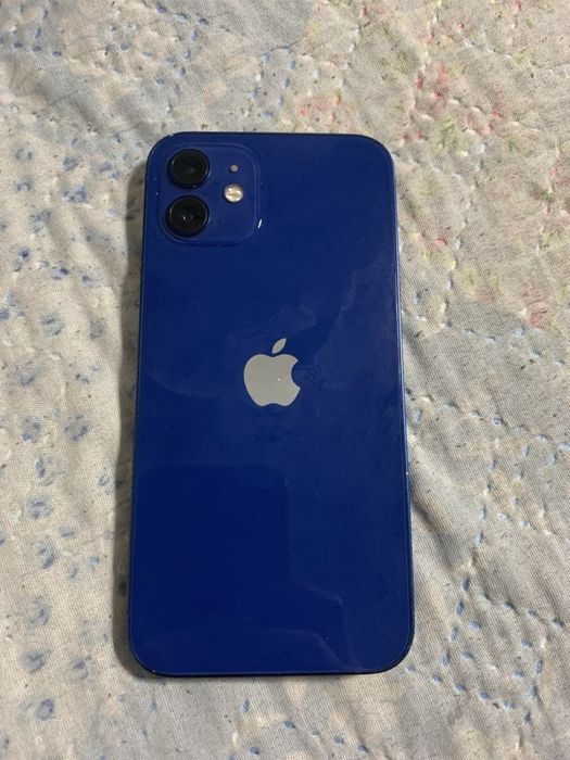 Продам айфон 12