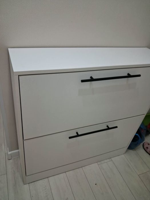Продам обувницу срочно