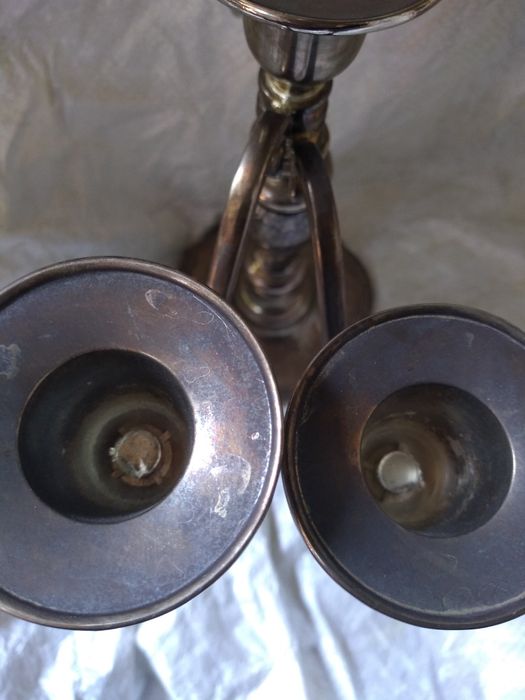 Красив стар свещник от бронз .