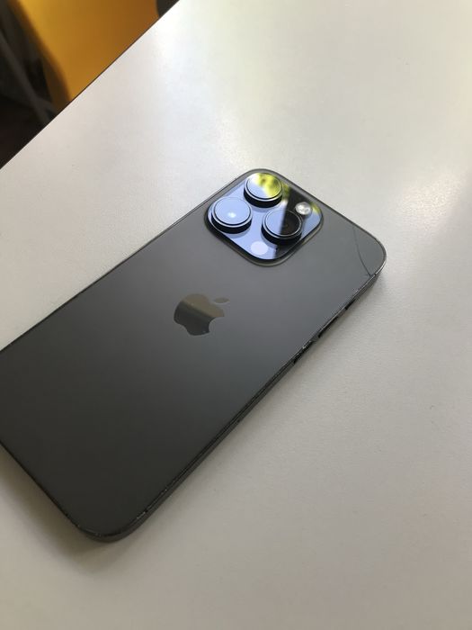 Vand iphone 14 pro 93% bateria