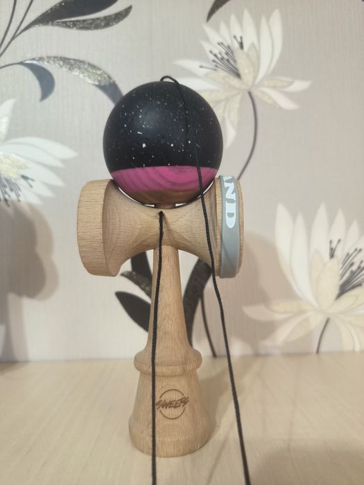 Vând kendama noua