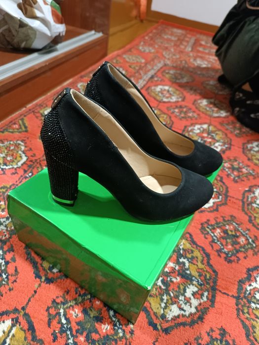 Tufli sotiladi arzon narxda