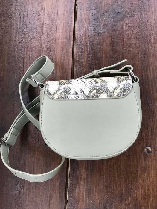 Дамска чанта , чисто нова