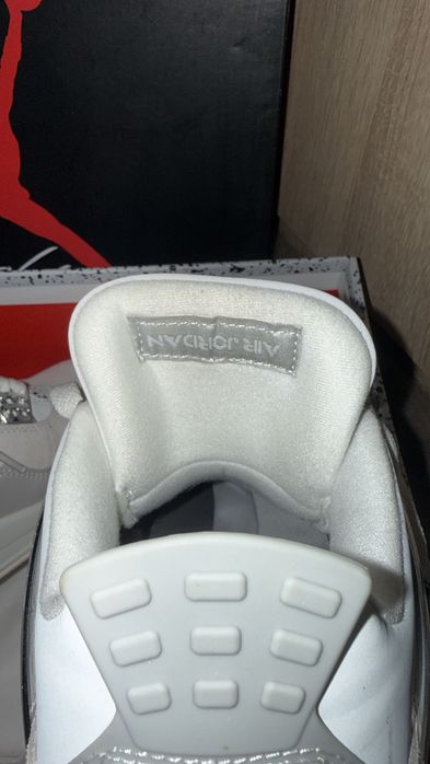 Air Jordan Retro 4 Frozen Moments