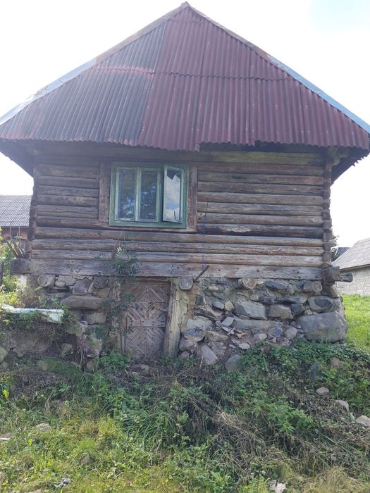 Teren intravilan (16 ari) si casă traditională, intăbulate in Breb - M