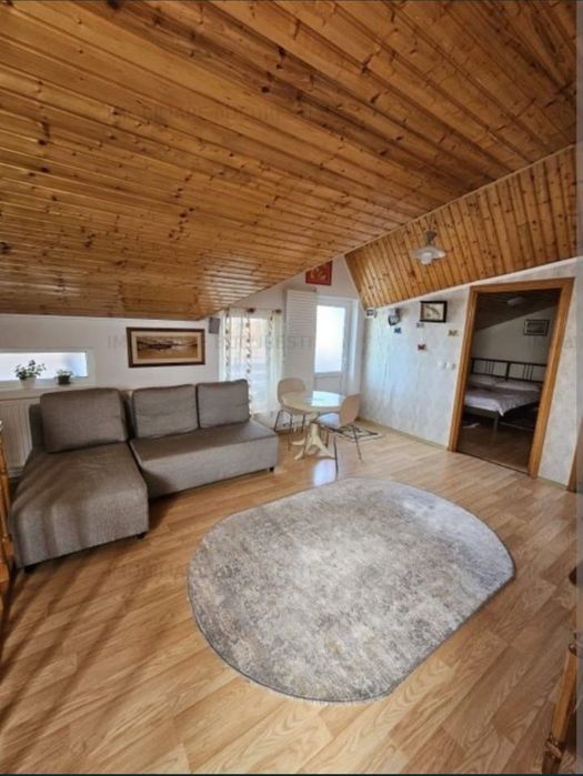 Închiriez apartament într-o o vila la mansarda
