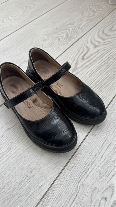 Продам туфли для девочки