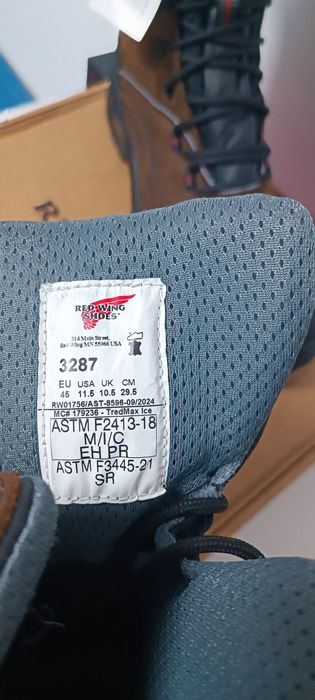 Продам спец обувь