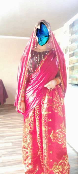 Vând costum indian saree