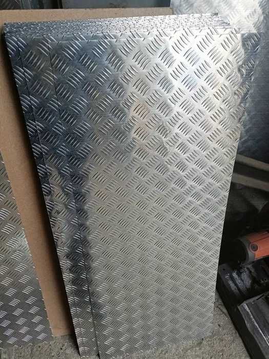 Алюминиевые листы, гладкие, рифленные, нержавейка тех и пищевая.