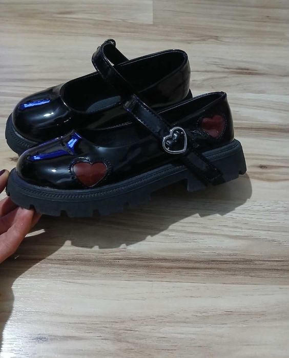 Pantofi pt fete,usori,comozi si foarte frumosi,mar.34((21.7 cm int))