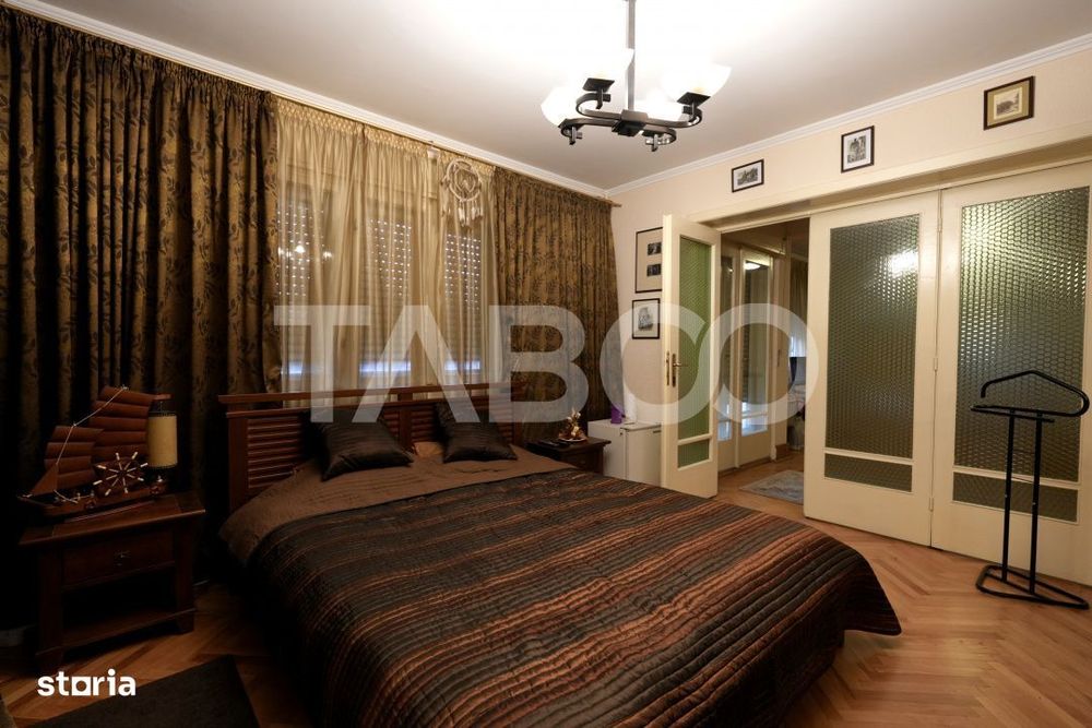 Casa individuala de vanzare cu 5 camere 2 balcoane zona Centrala