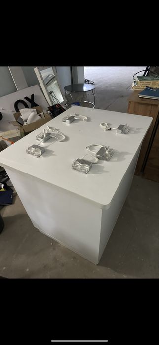 Продам белый стол