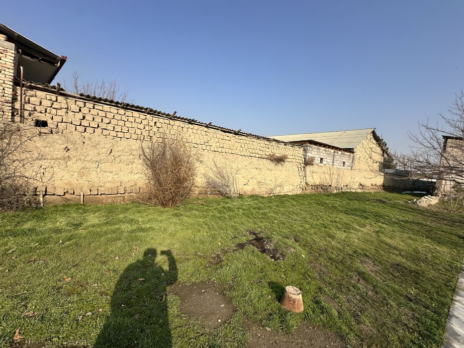 Jizzax shaharda 13 sotix uy sotiladi srochna narx keleshtiriladi