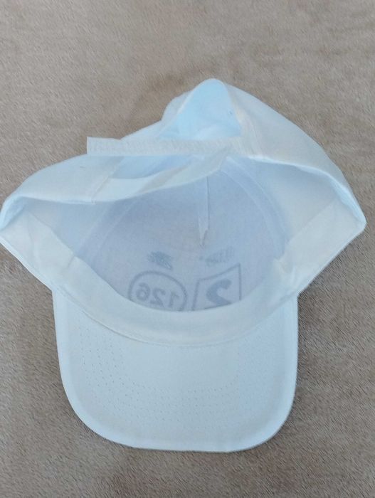 Яке Rav 4.Топли шапки по 10 лв за брой.