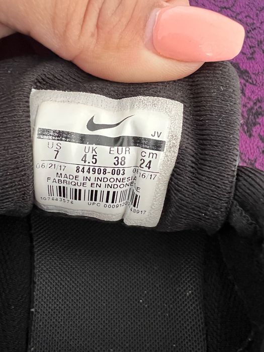 Маратонки те са носени но в много добро състояние носени са броени път