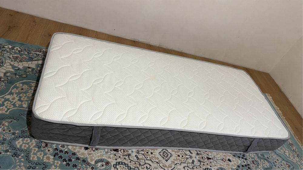 Продам кровать с матрасом