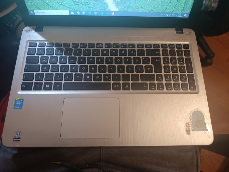 Laptop ASUS R540L (i3, 4GB RAM) - Pentru piese / recondiționare (Defect)