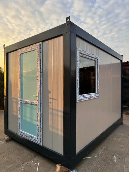 Container pe stoc