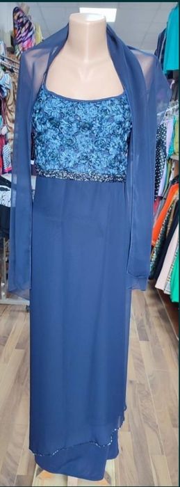 Vând lot rochii de ocazie, 23 bucăți