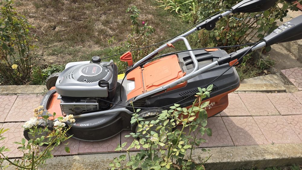 Masina tuns gazon Hitachi ML140E