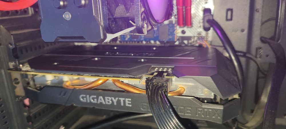 Продам видеокарту Gigabyte GeForce RTX 2060 8GB (Б/У,)