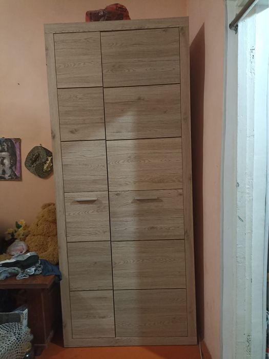 Продается шкаф и тумбочка