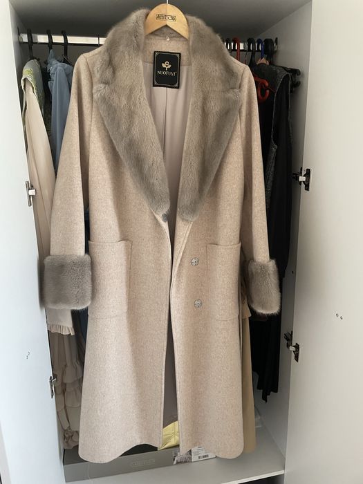 Почти новый пальто