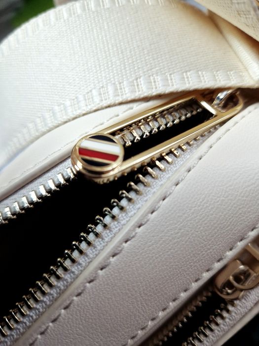 Дамска чанта Tommy Hilfiger