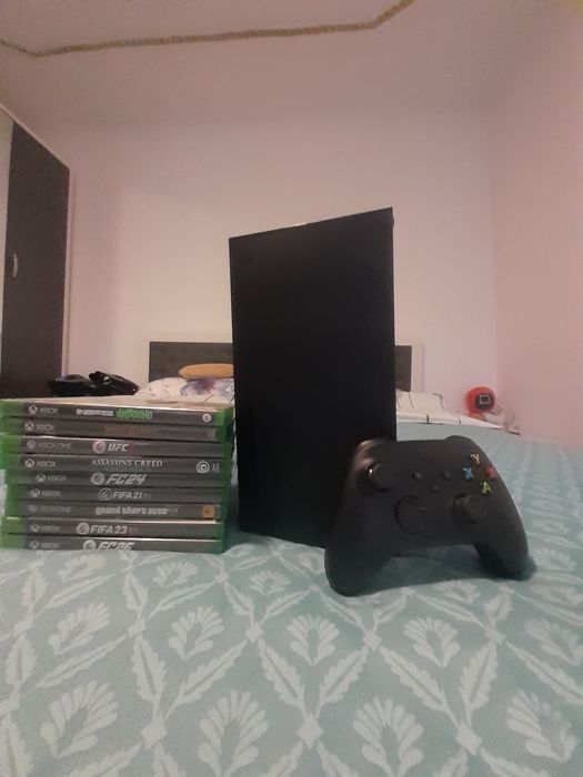 Vând Xbox serie x + jocuri