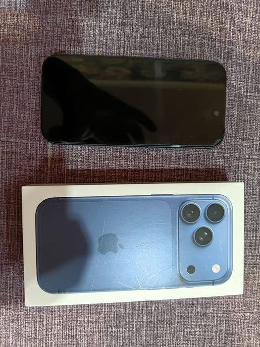 iPhone 17 Pro синий цвет
