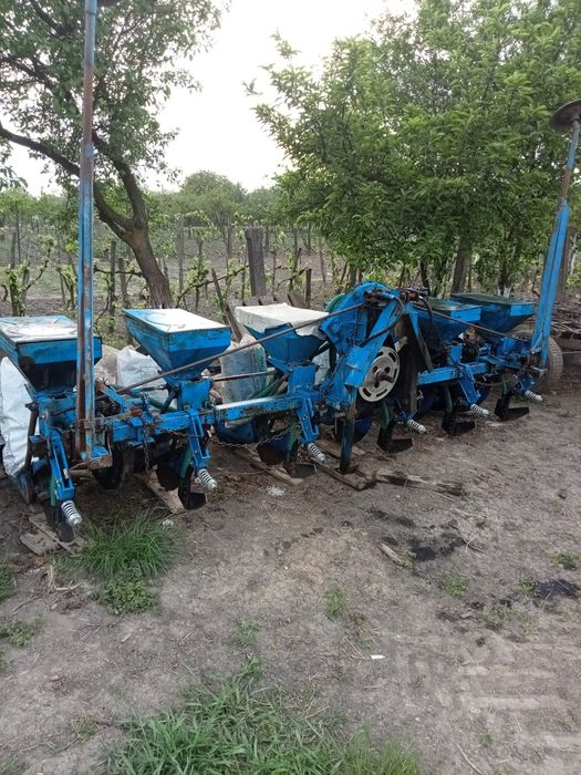 Vând tractor UTB 650 plus utilaje