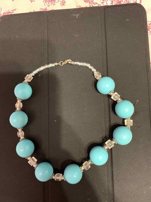 Продавам Бижута с мъниста