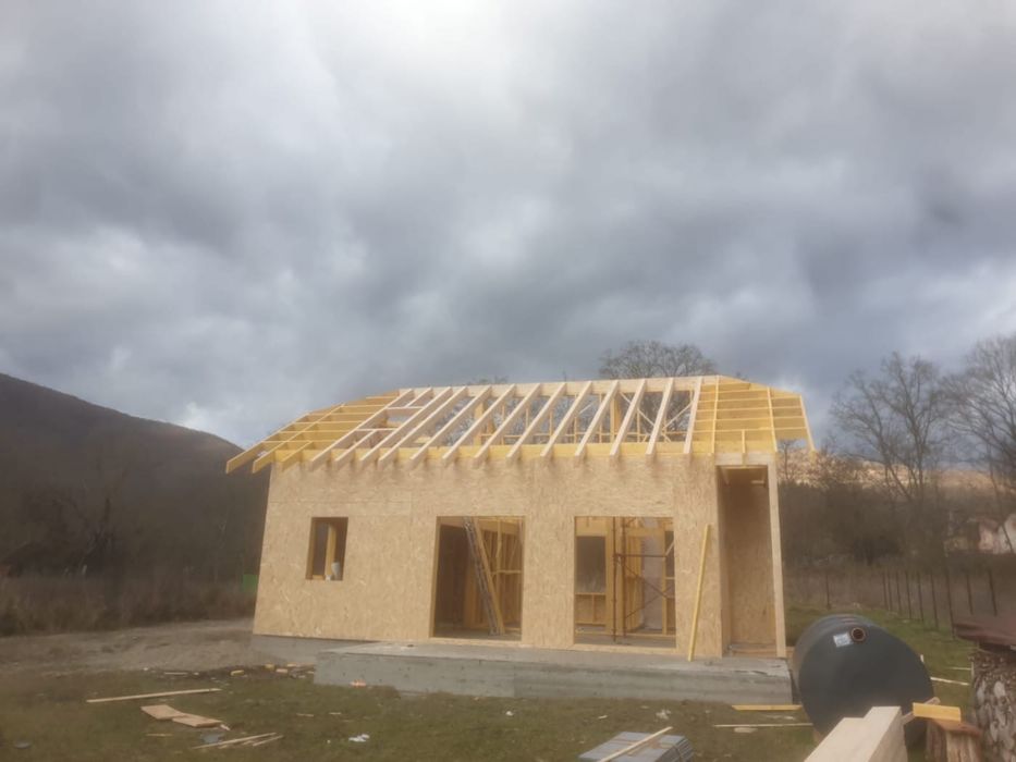 Construim căsuțe din lemn
