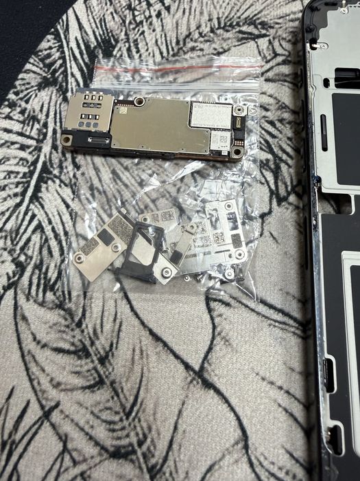 Части за iPhone 16 Pro Max 256gb оригинален