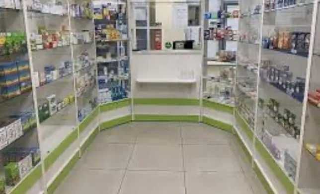 Аптека сдать в аренду. Аптека Dron. Аптека аренда. Аптека где выдают бесплатные лекарства город Сургут. Фото витрин безрецептурного отпуска.