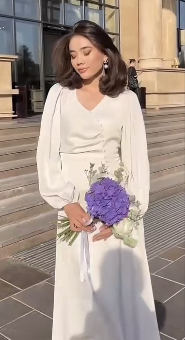 Продаю платье от магазина chia (бежевого цвета)