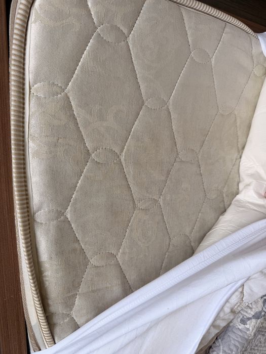 Продам 2х спальную кровать с матрасом