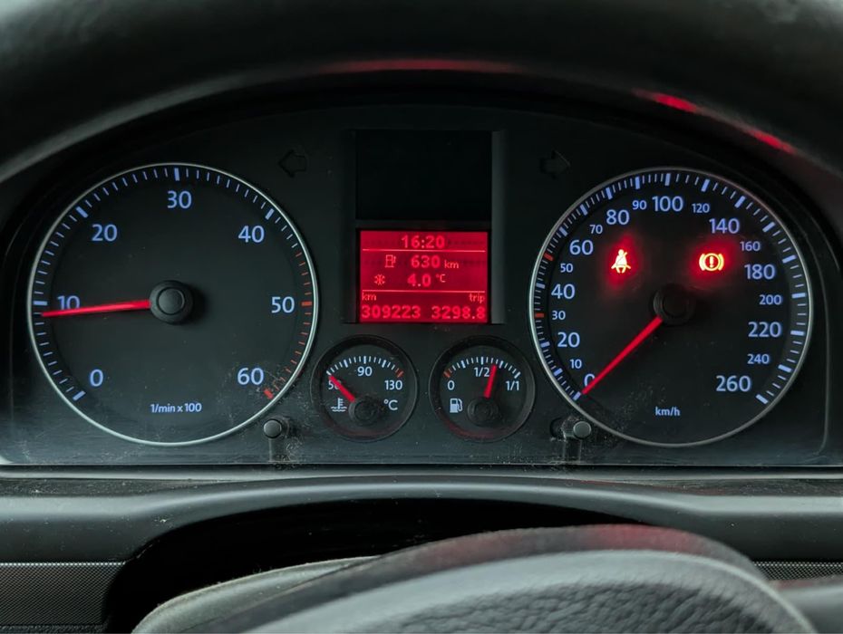 Vând Touran 2.0 TDI