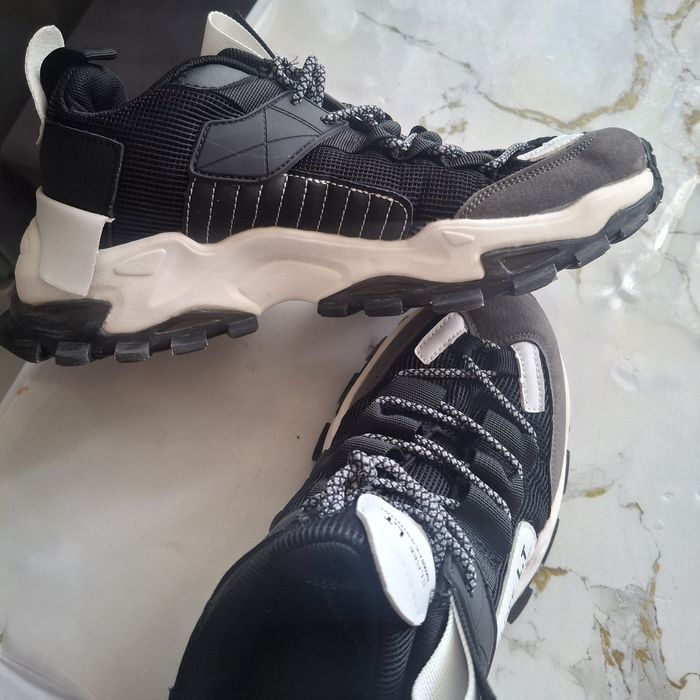 Продам кроссовки