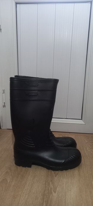 Резиновые сапоги