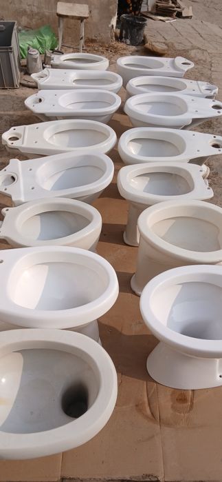 Усталарга вактинчалик ишлатишга ва тулик комплект унитазлар сотилади.