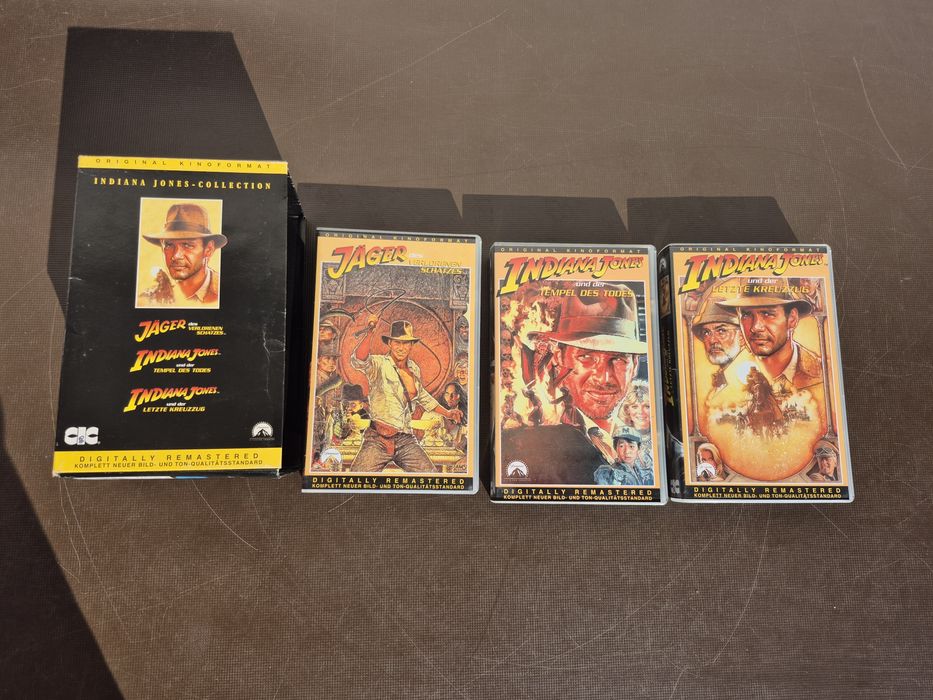 Vând 3 casete video VHS originale Actiune,suspans,drama,INDIANA JONES