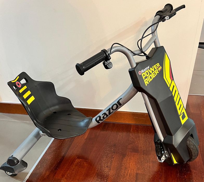 Tricicleta electrica RAZOR POWER RIDER 360- driftting si distractie!